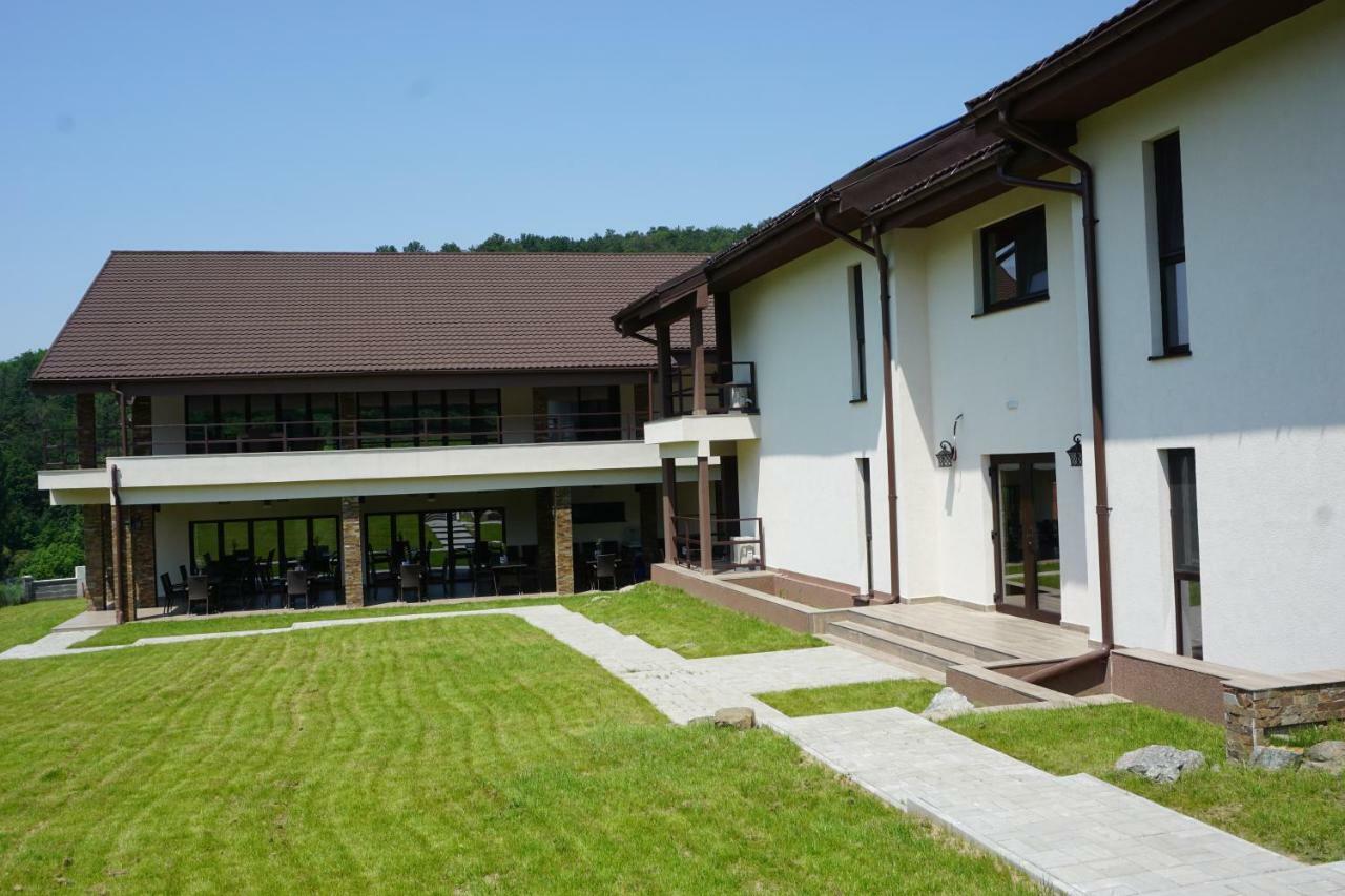 Pensiunea Patru Anotimpuri Sasca Romana Esterno foto